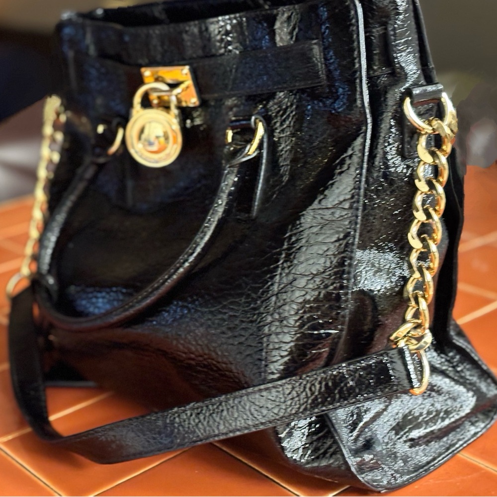 NEW Michael Kors LIMITED EDITION
Hamilton Embossed Leather Chunky Lock & Key - Picture 2 of 16